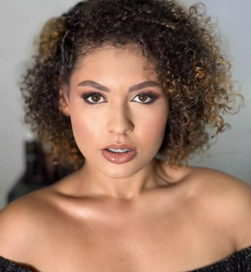De Violinista a musa do Carnaval! Anna Clara será coroada musa da Saci Pô no carnaval de Poços de Caldas - MG